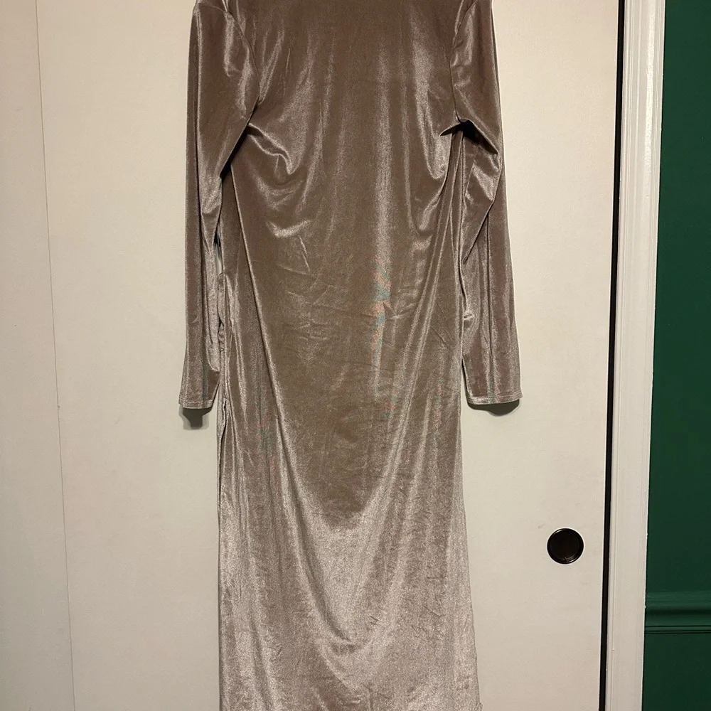 New with tags- Young broke and fabulous taupe colored duster - Picture 4 of 4